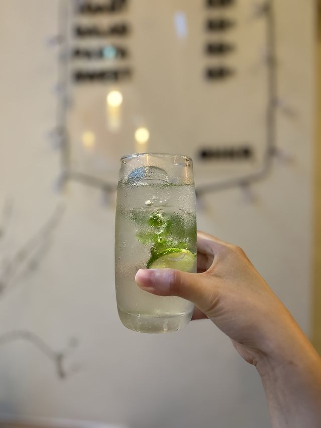 香港美食🍀荃灣無印風西餐咖啡店
