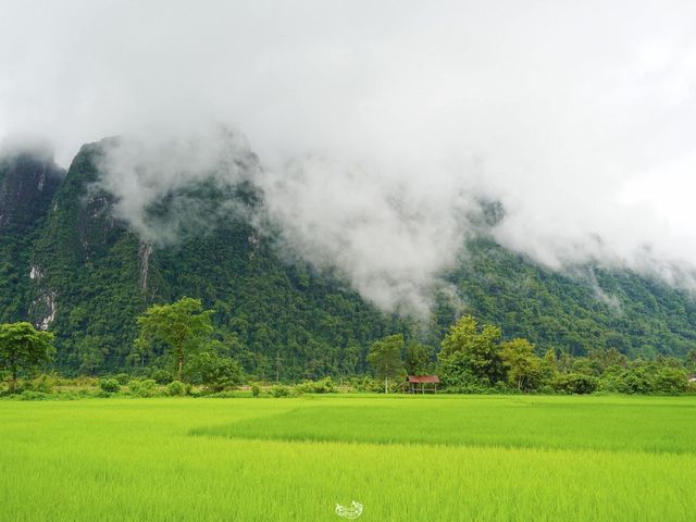 Vangvieng Angsavanh - ວັງວຽງອ່າງສະຫວັນ