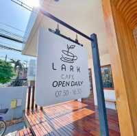 Lark Cafe พิจิตร