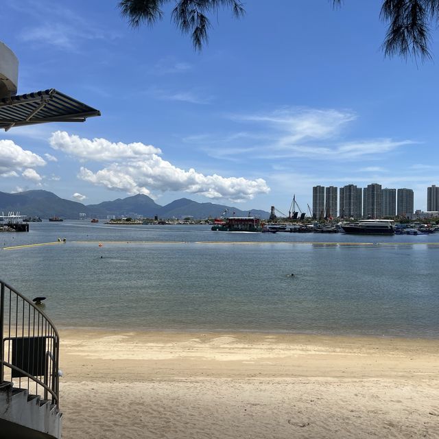 屯門青山灣泳灘水天一色