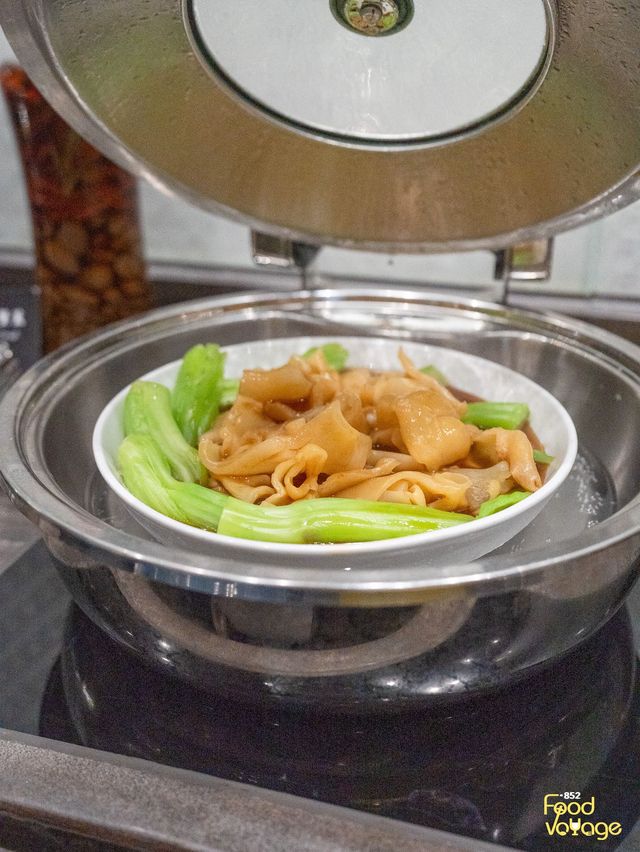 【六國酒店海陸空豪華自助餐】