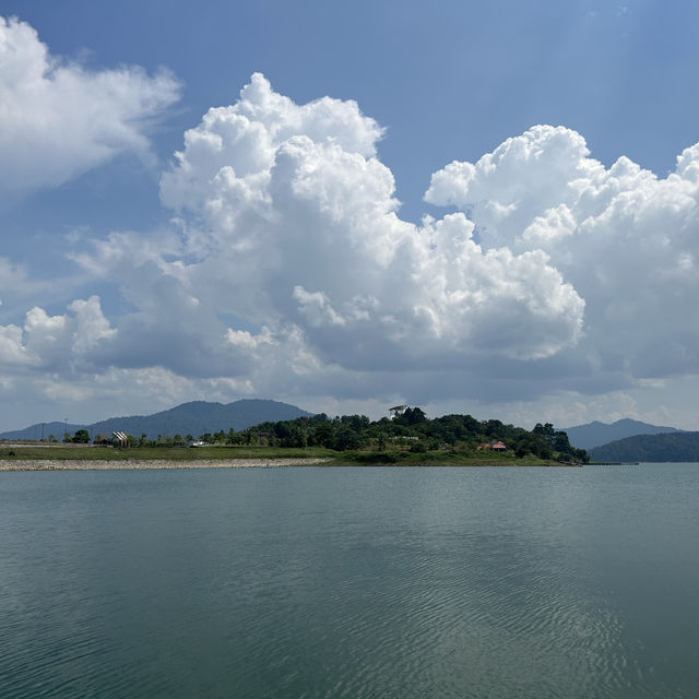 東南亞最大的人造湖 - 肯逸湖 