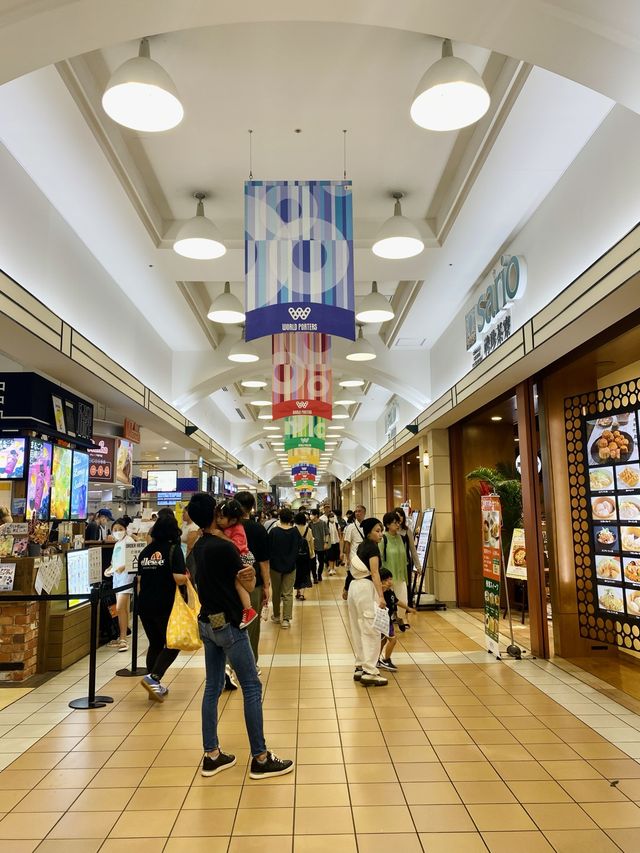 Food court at Yokohama World Porters 🇯🇵