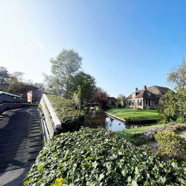 A chilly day in Car Free Village in Giethoorn