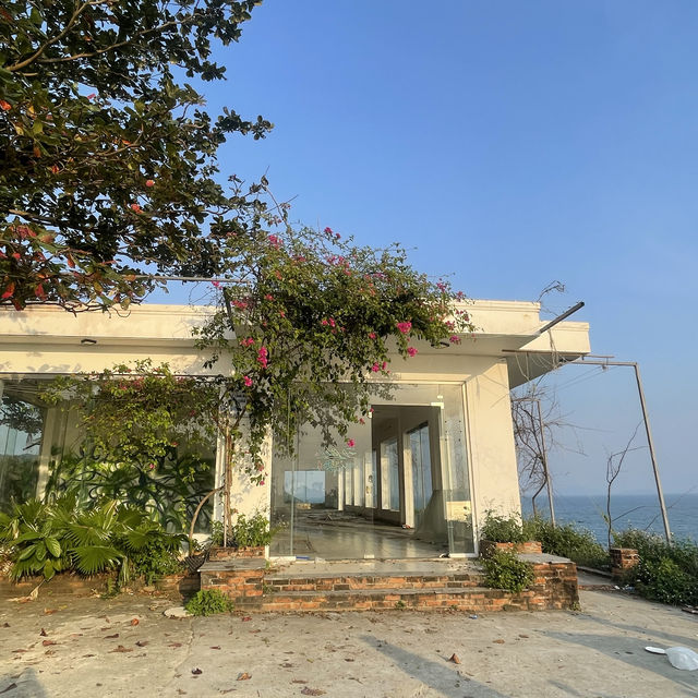 Hai Van Pass between Hue and Da Nang