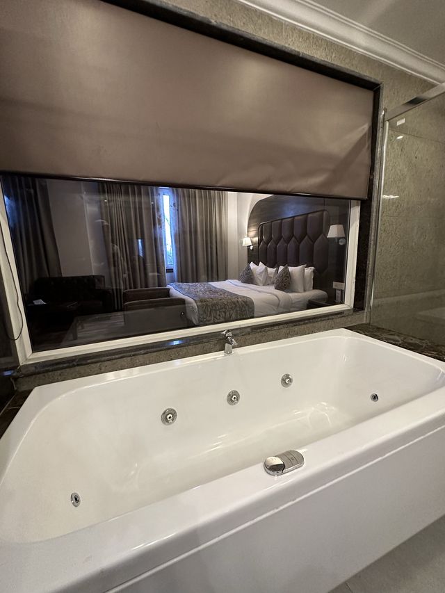 Jacuzzi & Warm Blanket . Best For Winter ❄️