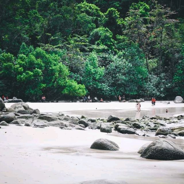 หาดเล็ก หาดลับ พังงา 