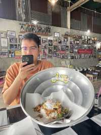ปุ้ม กะเพราวัดใจ  