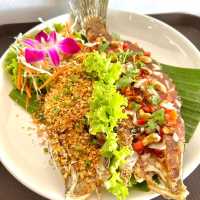 ทิวสน ซีฟู๊ด & คาเฟ่