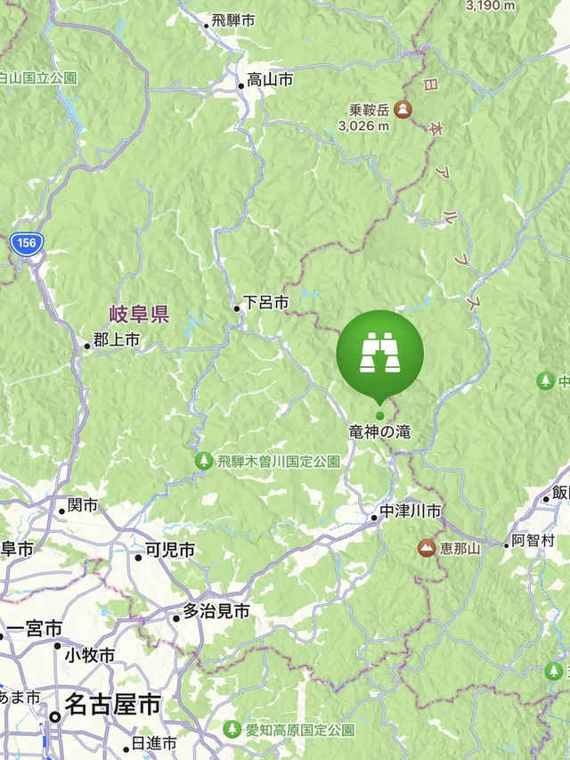 【岐阜】落差12m！エメラルドグリーンの美しい滝