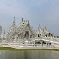 The fascinating white temple of Chiang Rai