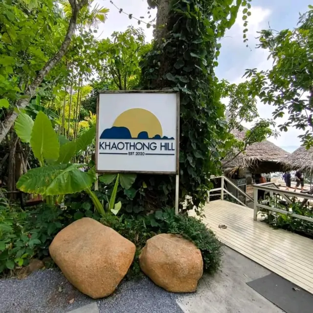 Khaothong Hill คาเฟ่วิวทะเลหลักล้าน