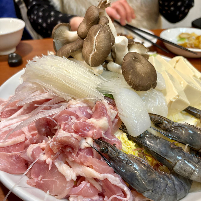 【大阪・堺筋本町】スタミナ満点の絶品火鍋「龍華軒」