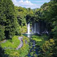 「鍋瀑布：獨特景觀，春天好去處」