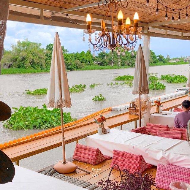 คาเฟ่ลับริมน้ำที่ต้องนั่งเรือเข้าไปเท่านั้น
