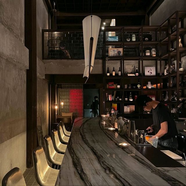 Be_ep books and bar