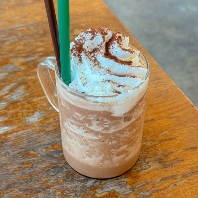 คาเฟ่2ชั้น moodดี ริมทะเลเกาะล้าน