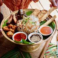 KHAO (Ekkamai)