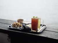 คาเฟ่ริมน้ำ ”บ้านอากงอาม่า“