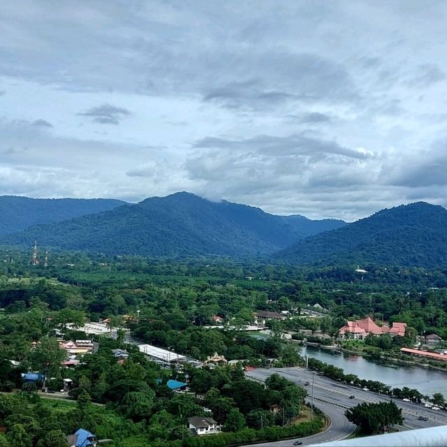 นั่งรถราง ชมเขื่อนขุนด่านปราการชล
