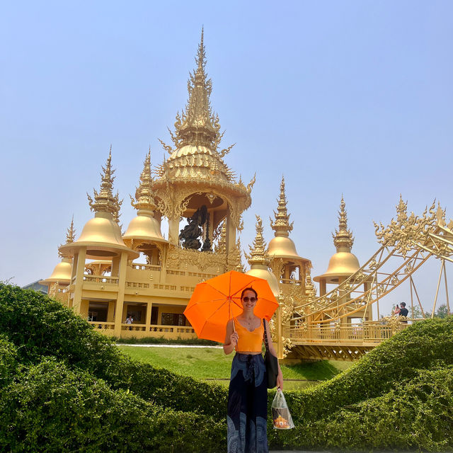 🤍 Getting lost in this intriguing White Temple 😍