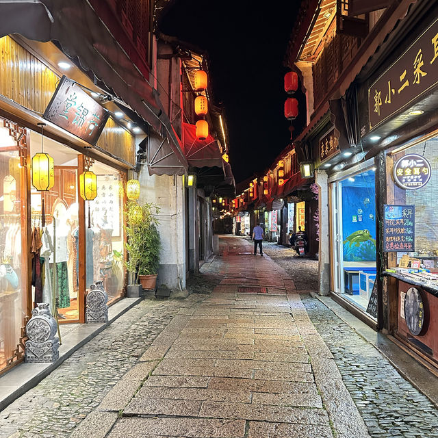 Stunning night lights at Tongli ancient town ✨