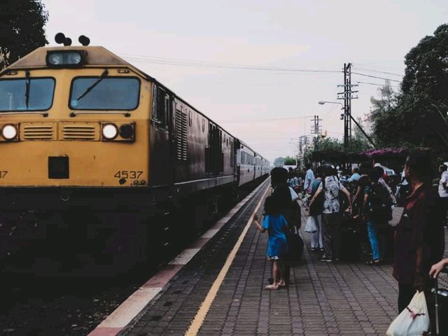 🚞🚞ถ่ายรูปสวยๆที่ @สถานีรถไฟหัวหิน