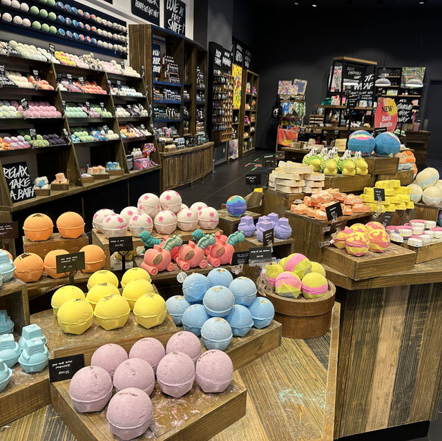 Indulge in Bath Art at LUSH: A Sensory Shopping Experience