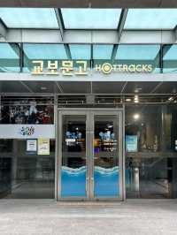 📚 Discover Hottracks Bookstore in Busan, South Korea 🇰🇷