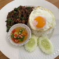 สมเกียรติ ร้านก๋วยเตี๋ยวไก่ตุ๋นเปิดใหม่ย่านสวนดอก