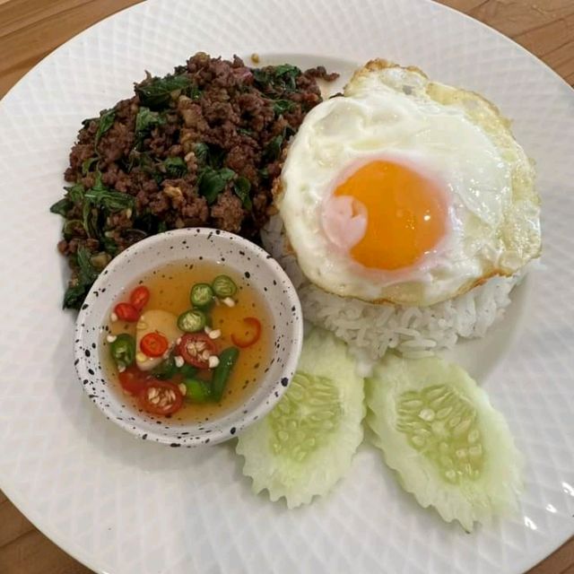 สมเกียรติ ร้านก๋วยเตี๋ยวไก่ตุ๋นเปิดใหม่ย่านสวนดอก