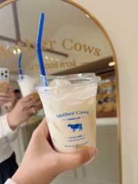 Mother Cows.เมืองทองธานี 🍶🤍🐄💙