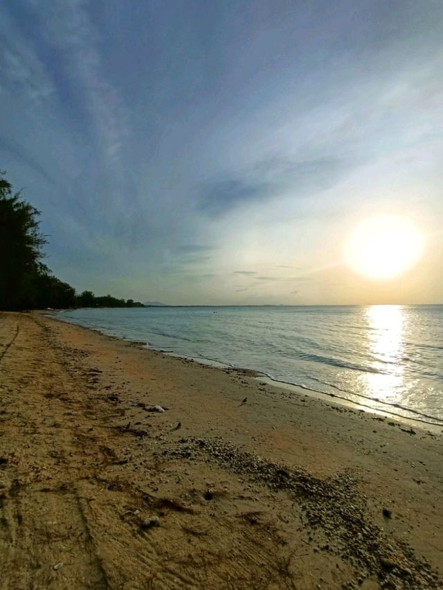 จุดชมพระอาทิตย์ขึ้นชายหาดสัตหีบ