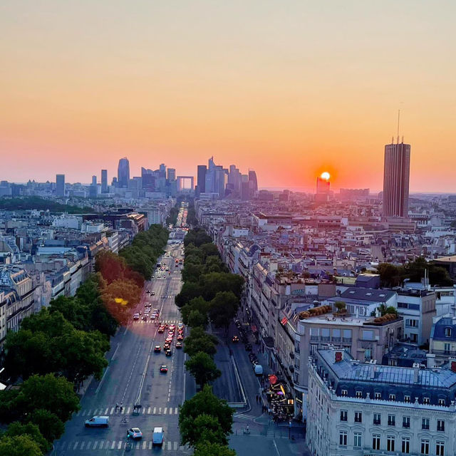Sun-Kissed Splendor: Arc de Triomphe's Twilight Majesty