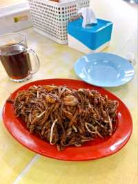 Enjoying Local Thick Black Noodles at Atap-OD Yong Peng