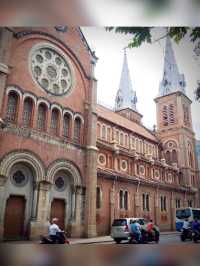 สวย เด่น สมกับที่เป็นแลนด์มาร์ค⛪️ของเมืองโฮจิมินห์