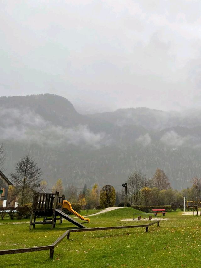 上特勞恩遊樂場：家庭共享山景，放鬆身心