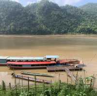 ล่องเรือแม่น้ำโขง เที่ยวถ้ำติ่ง