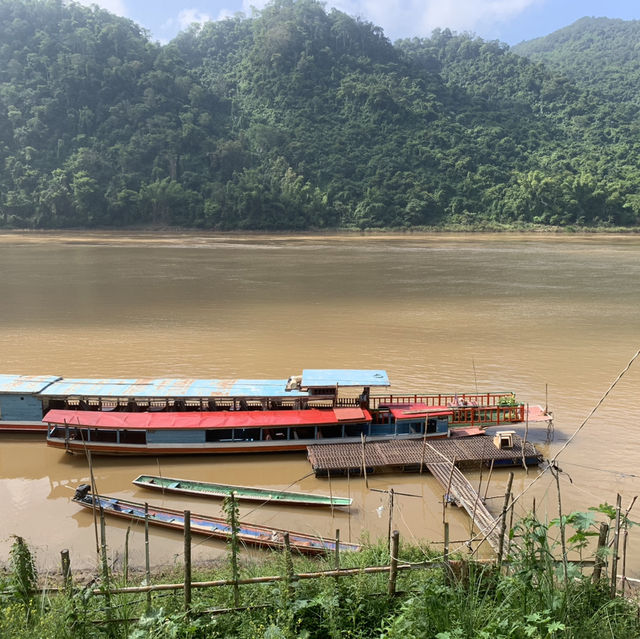 ล่องเรือแม่น้ำโขง เที่ยวถ้ำติ่ง