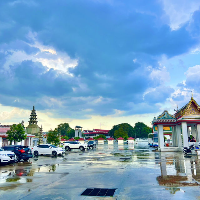 เดินเล่นเลียบสะพานแม่น้ำเจ้าพระยา