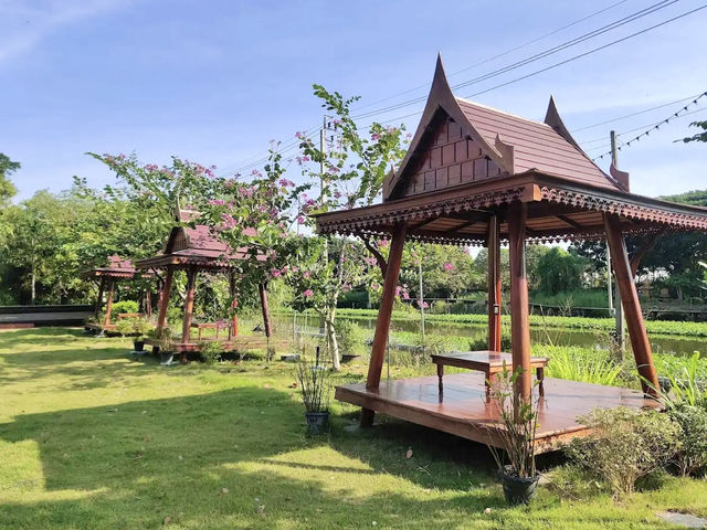 โรงแรมดีวาลักซ์ รีสอร์ตแอนด์สปา สุวรรณภูมิ