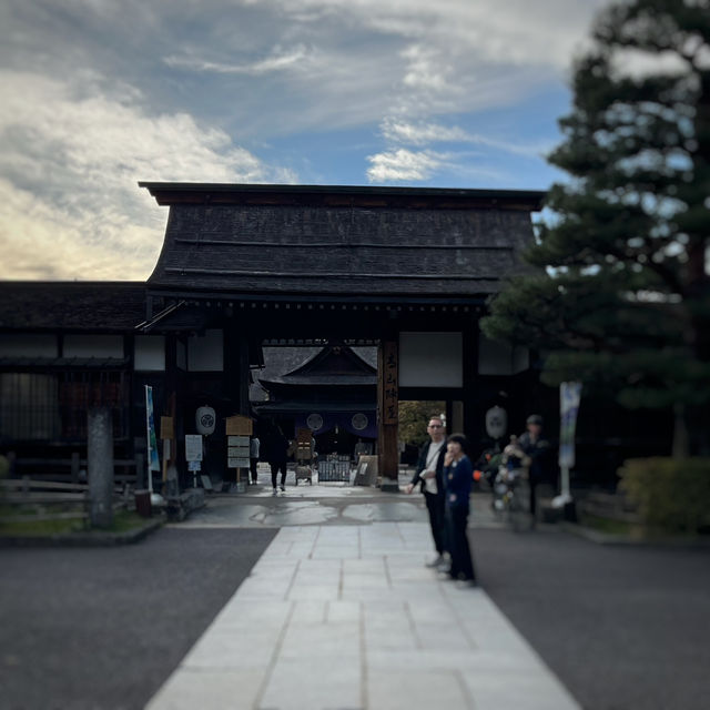 高山にある広大な歴史的建造物