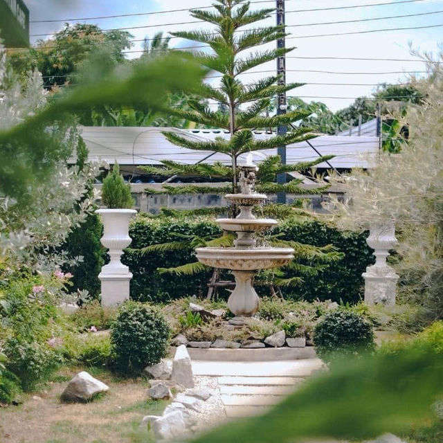 Tree Mountain Cafe at Khemmarat 