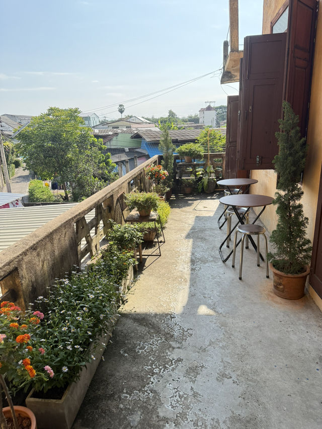 📍คาเฟ่ลับใจกลางเมืองลำพูน“Apollo Cafe"