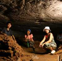 ถ้ำนางสิบสอง บ้านเนินมะปราง 