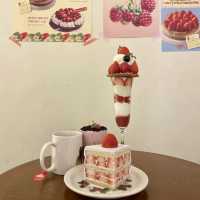 【韓国】イチゴ好きのためのイチゴ尽くしの可愛いカフェ🍓