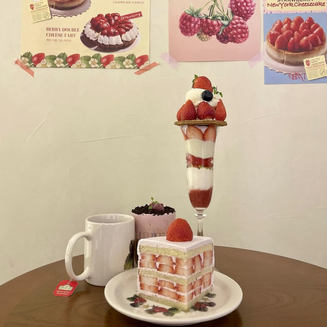 【韓国】イチゴ好きのためのイチゴ尽くしの可愛いカフェ🍓