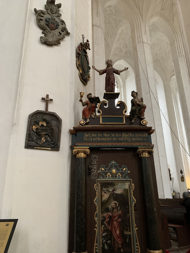 St. Mary’s Basilica: An Artistic Marvel in Gdańsk