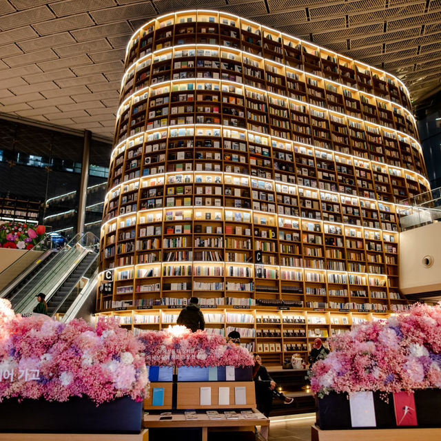 Starfield Library｜首爾最美圖書館，藝術完美融合 