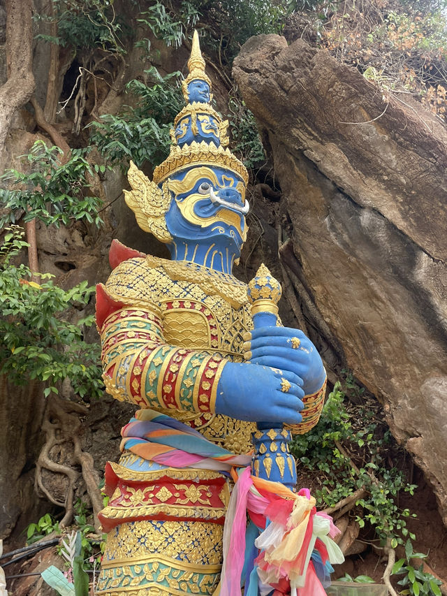 The Blue Guardians and the Majestic White Buddha